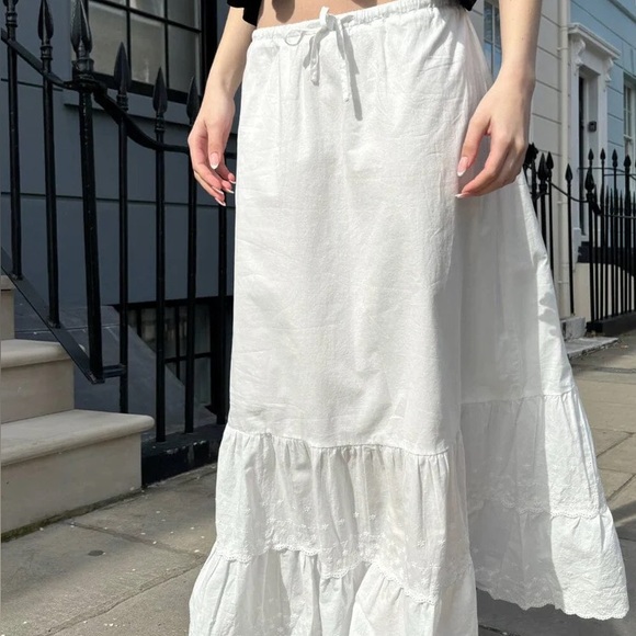 Brandy Melville Olive White Skirt - Picture 5 of 7